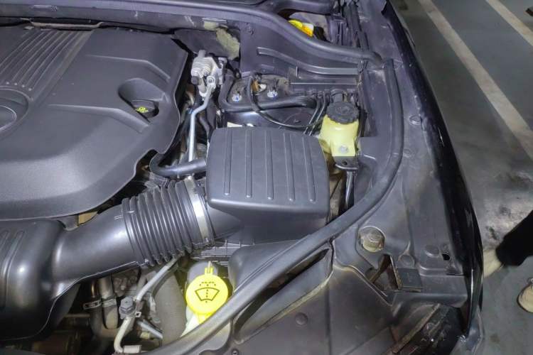 Used Jeep Grand Cherokee 2015 3.6L Elite Navigation Edition Engine Bay Left