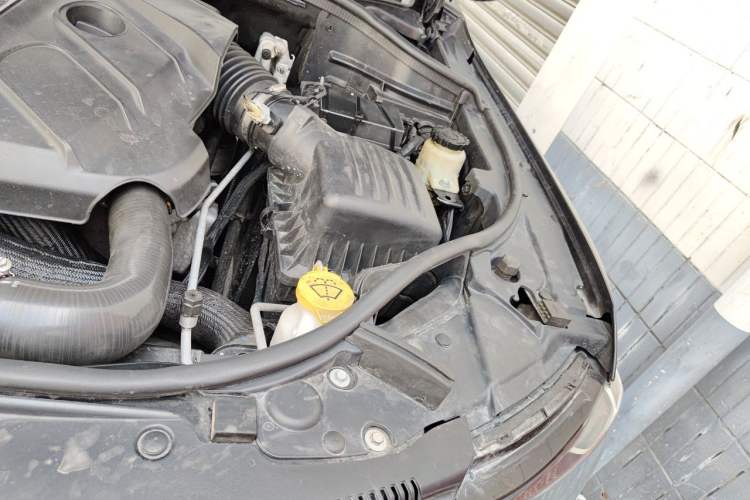 Used Jeep Grand Cherokee 2015 3.0TD Diesel Comfort Navigation Edition Engine Bay Left