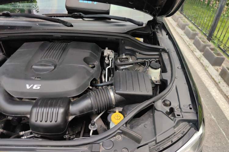 Used Jeep Grand Cherokee 2015 3.0L Comfort Navigation Edition Engine Bay Left