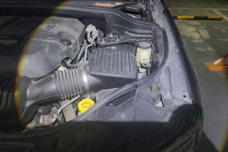 Used Jeep Grand Cherokee 2015 3.0L Comfort Navigation Edition Engine Bay Left