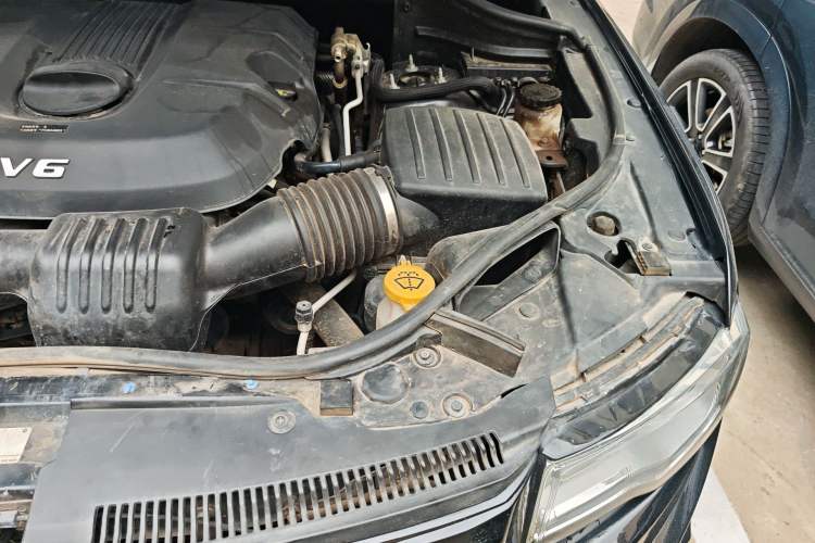 Used Jeep Grand Cherokee 2015 3.0L Comfort Navigation Edition Engine Bay Left