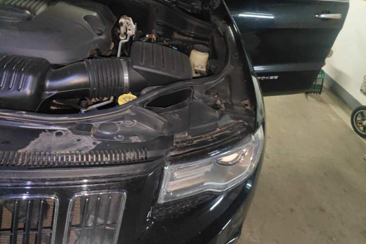 Used Jeep Grand Cherokee 2015 3.6L Elite Navigation Edition Engine Bay Left