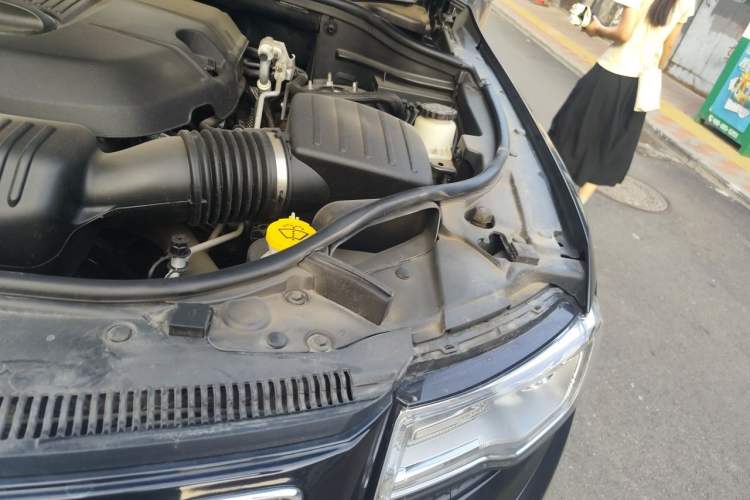 Used Jeep Grand Cherokee 2015 3.0L Comfort Navigation Edition Engine Bay Left