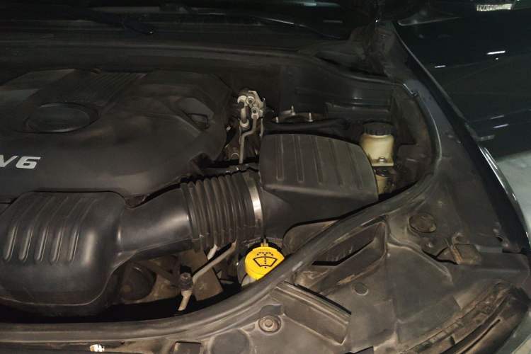 Used Jeep Grand Cherokee 2015 3.0L Comfort Navigation Edition Engine Bay Left
