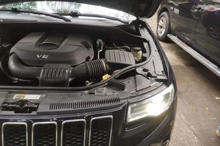 Used Jeep Grand Cherokee 2015 3.6L Luxury Navigation Edition Engine Bay Left