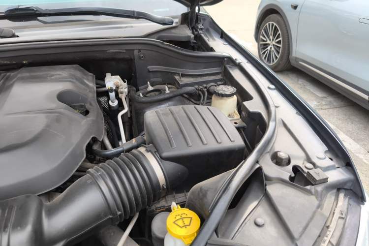 Used Jeep Grand Cherokee 2015 3.0L Elite Navigation Edition Engine Bay Left