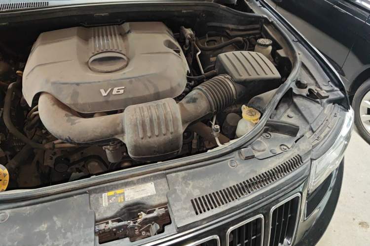 Used Jeep Grand Cherokee 2015 3.0L Comfort Navigation Edition Engine Bay Left