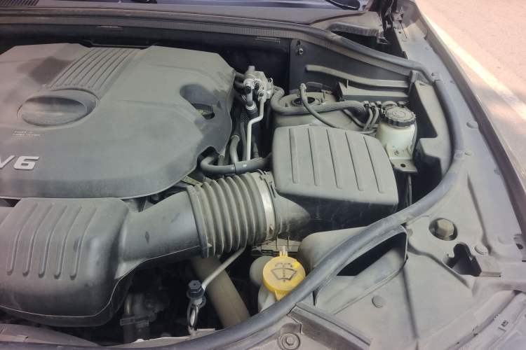 Used Jeep Grand Cherokee 2015 3.6L Luxury Navigation Edition Engine Bay Left