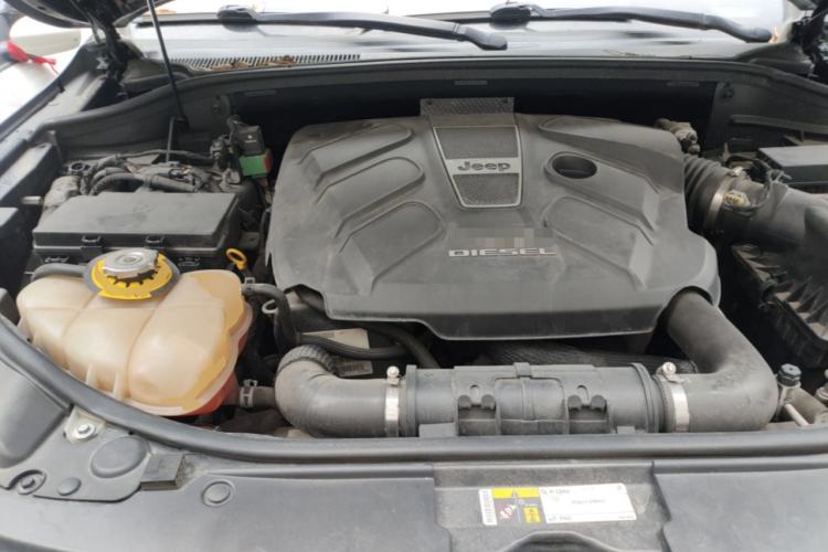 Used Jeep Grand Cherokee 2015 3.0TD Diesel Comfort Navigation Edition Engine Bay