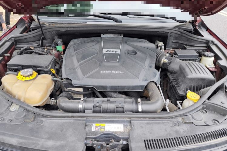 Used Jeep Grand Cherokee 2015 3.0TD Diesel Comfort Navigation Edition Engine Bay