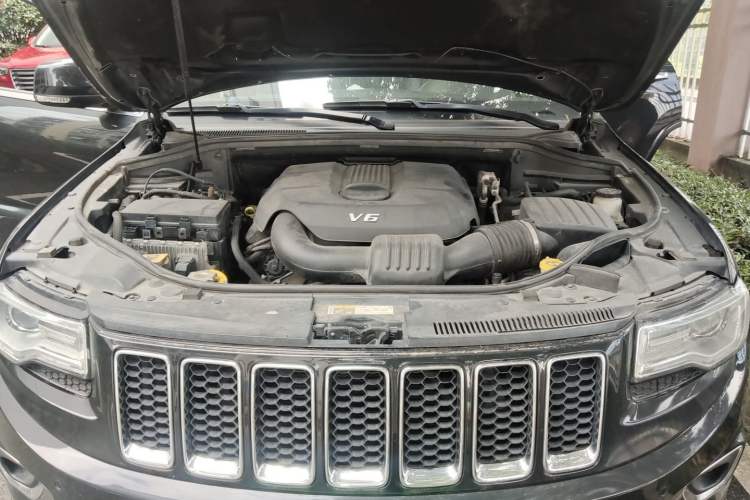 Used Jeep Grand Cherokee 2015 3.6L Luxury Navigation Edition Engine Bay