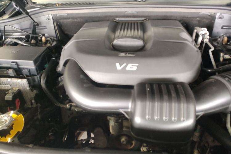 Used Jeep Grand Cherokee 2015 3.0L Elite Navigation Edition Engine Bay