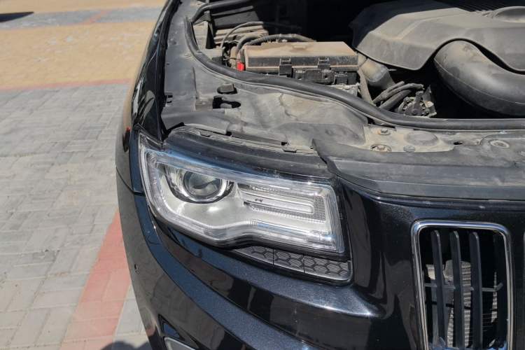 Used Jeep Grand Cherokee 2015 3.0L Comfort Navigation Edition Engine Bay Right