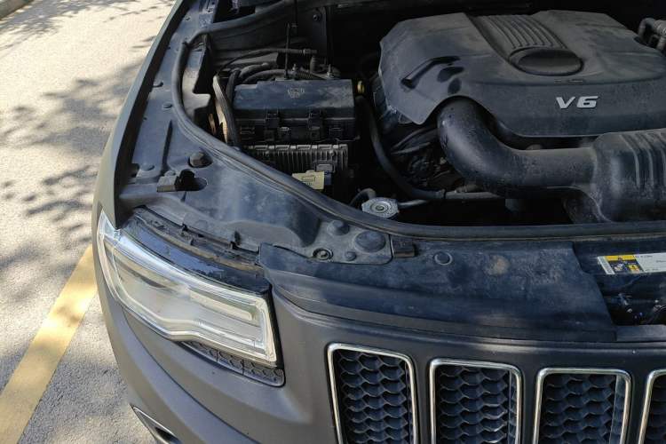 Used Jeep Grand Cherokee 2015 3.6L Luxury Navigation Edition Engine Bay Right
