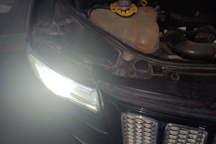 Used Jeep Grand Cherokee 2015 3.0TD Diesel Comfort Navigation Edition Engine Bay Right