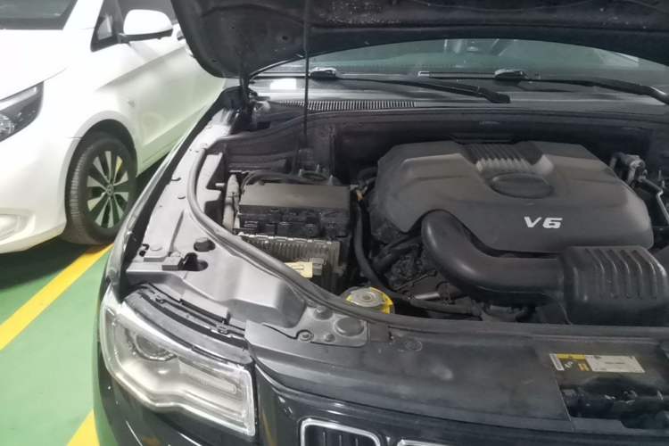 Used Jeep Grand Cherokee 2015 3.0L Comfort Navigation Edition Engine Bay Right