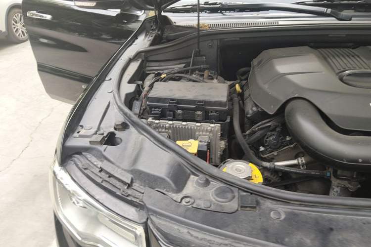 Used Jeep Grand Cherokee 2015 3.0L Elite Navigation Edition Engine Bay Right