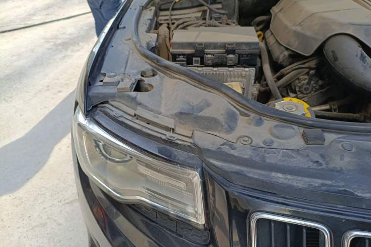 Used Jeep Grand Cherokee 2015 3.0L Elite Navigation Edition Engine Bay Right