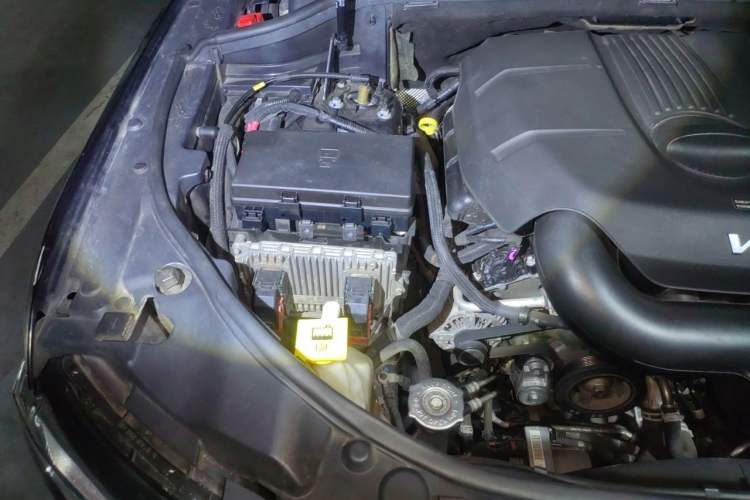 Used Jeep Grand Cherokee 2015 3.6L Elite Navigation Edition Engine Bay Right