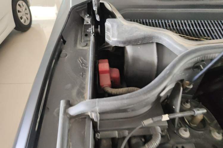 Used Jeep Grand Cherokee 2015 3.6L Elite Navigation Edition Engine Bay Right