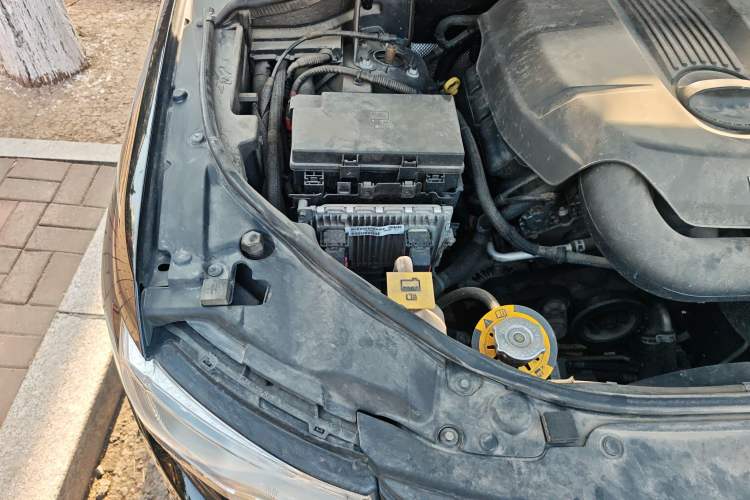 Used Jeep Grand Cherokee 2015 3.6L Luxury Navigation Edition Engine Bay Right