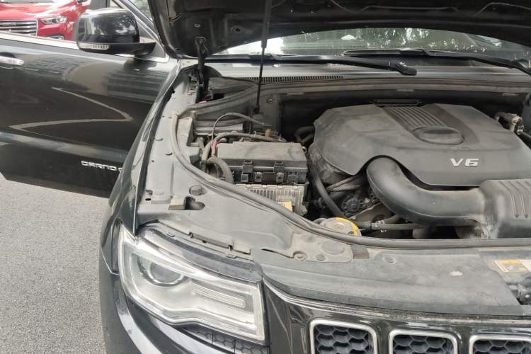 Used Jeep Grand Cherokee 2015 3.6L Luxury Navigation Edition Engine Bay Right