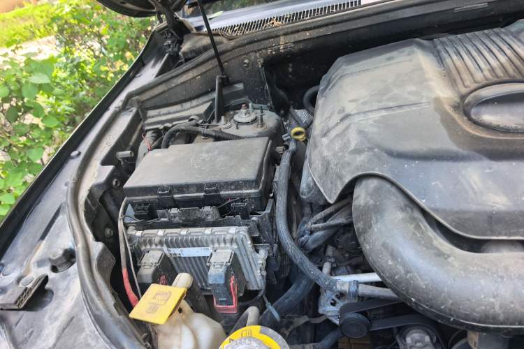 Used Jeep Grand Cherokee 2015 3.0L Comfort Navigation Edition Engine Bay Right