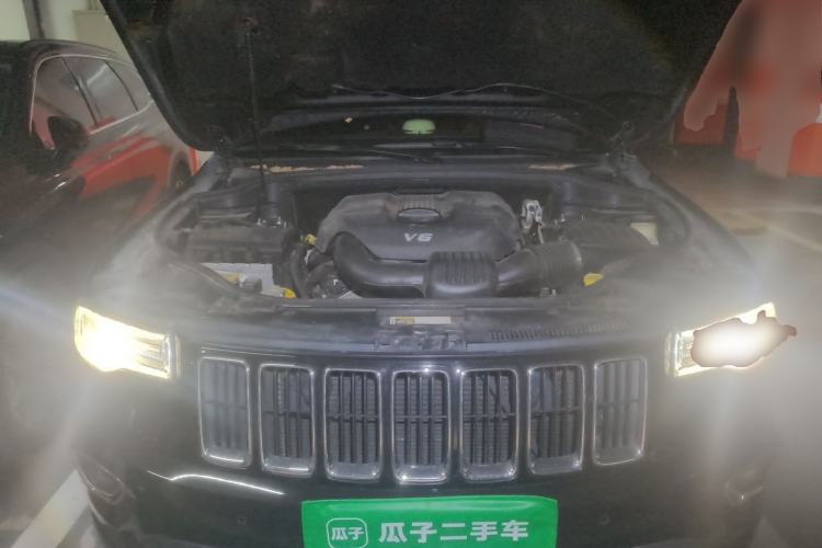 Used Jeep Grand Cherokee 2015 3.0L Comfort Navigation Edition Engine Bay