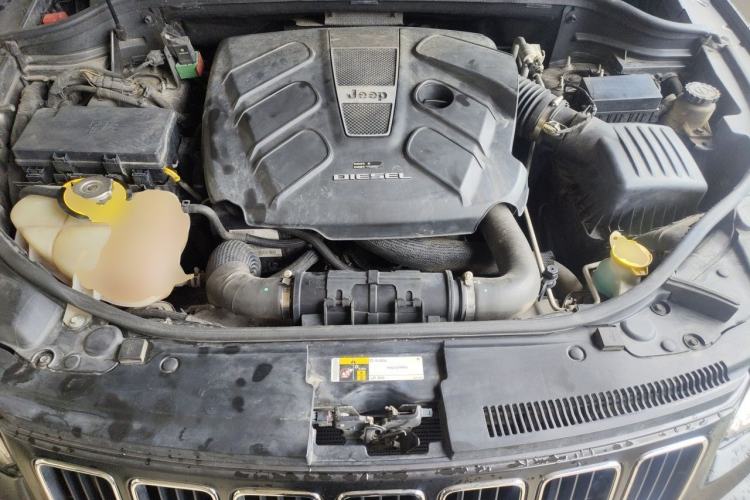 Used Jeep Grand Cherokee 2015 3.0TD Diesel Comfort Navigation Edition Engine Bay