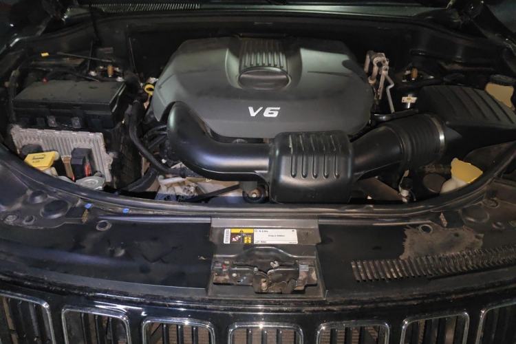 Used Jeep Grand Cherokee 2015 3.6L Elite Navigation Edition Engine Bay