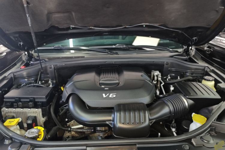 Used Jeep Grand Cherokee 2015 3.0L Comfort Navigation Edition Engine Bay