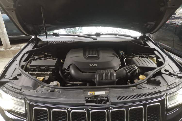 Used Jeep Grand Cherokee 2015 3.6L Luxury Navigation Edition Engine Bay