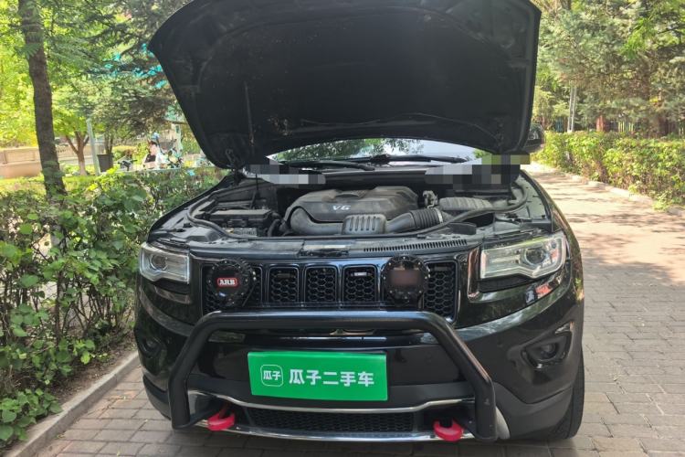 Used Jeep Grand Cherokee 2015 3.0L Comfort Navigation Edition Engine Bay