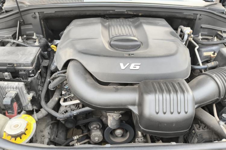 Used Jeep Grand Cherokee 2015 3.0L Elite Navigation Edition Engine Bay