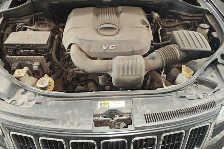 Used Jeep Grand Cherokee 2015 3.0L Comfort Navigation Edition Engine Bay