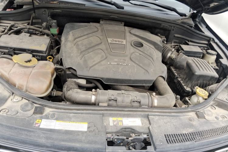 Used Jeep Grand Cherokee 2015 3.0TD Diesel Comfort Navigation Edition Engine Bay