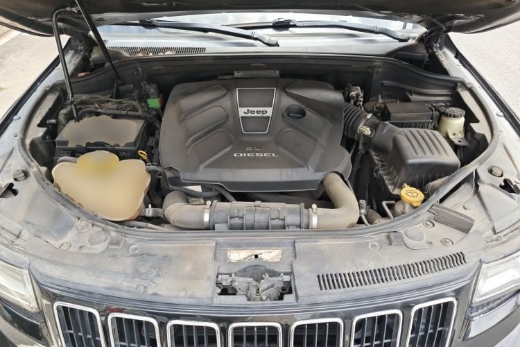 Used Jeep Grand Cherokee 2015 3.0TD Diesel Comfort Navigation Edition Engine Bay