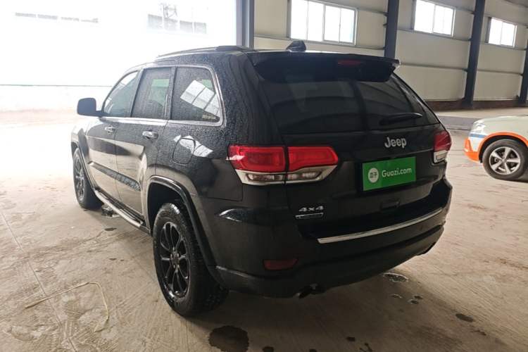 Used Jeep Grand Cherokee 2015 3.0TD Diesel Comfort Navigation Edition Exterior 2
