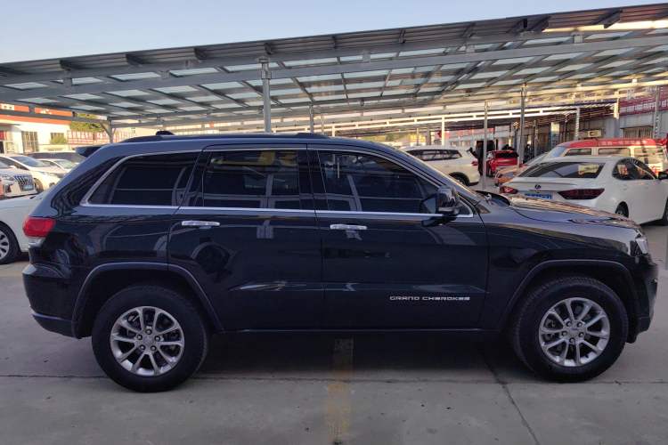 Used Jeep Grand Cherokee 2015 3.6L Elite Navigation Edition Exterior 2