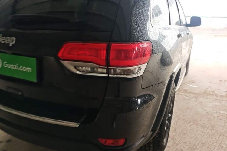 Used Jeep Grand Cherokee 2015 3.0TD Diesel Comfort Navigation Edition Exterior 3