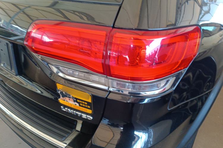 Used Jeep Grand Cherokee 2015 3.0L Elite Navigation Edition Exterior 6