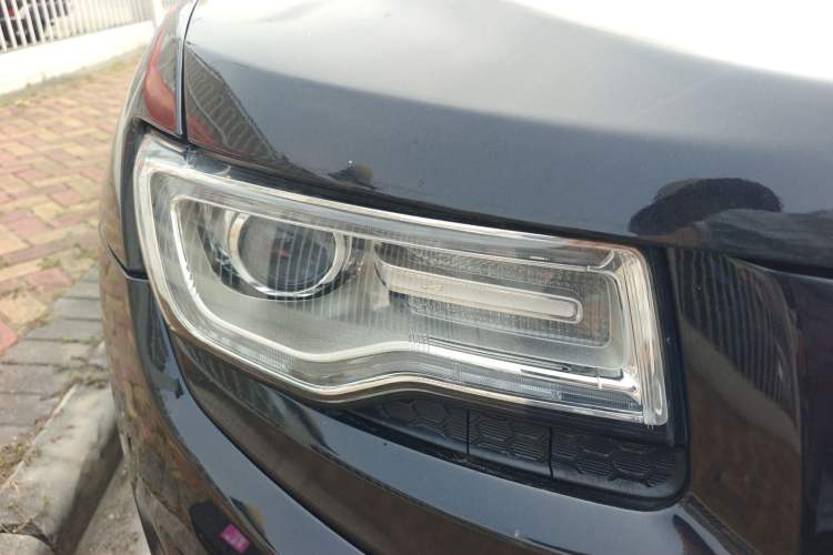 Used Jeep Grand Cherokee 2015 3.0L Comfort Navigation Edition Exterior 6