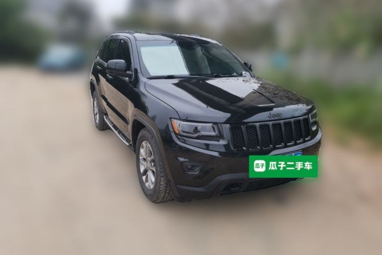 Used Jeep Grand Cherokee 2015 3.0TD Diesel Comfort Navigation Edition Front Right 45 Deg
