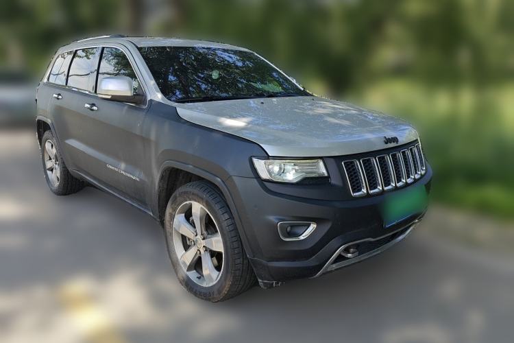 Used Jeep Grand Cherokee 2015 3.6L Luxury Navigation Edition Front Right 45 Deg
