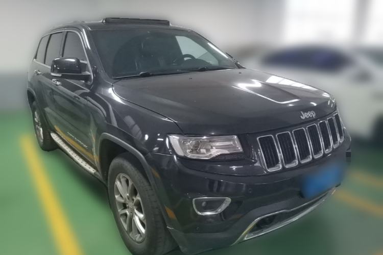 Used Jeep Grand Cherokee 2015 3.0L Comfort Navigation Edition Front Right 45 Deg