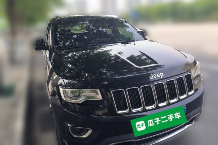 Used Jeep Grand Cherokee 2015 3.0TD Diesel Comfort Navigation Edition Front Right 45 Deg