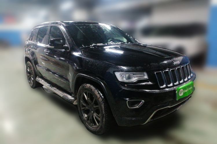 Used Jeep Grand Cherokee 2015 3.0TD Diesel Comfort Navigation Edition Front Right 45 Deg