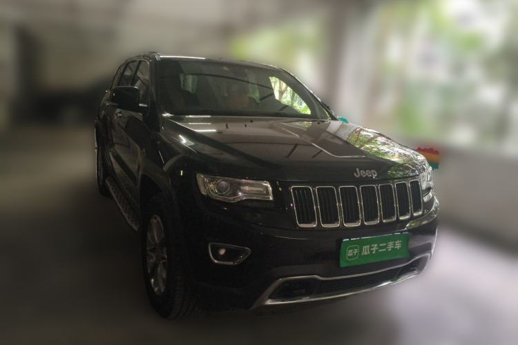 Used Jeep Grand Cherokee 2015 3.0TD Diesel Comfort Navigation Edition Front Right 45 Deg
