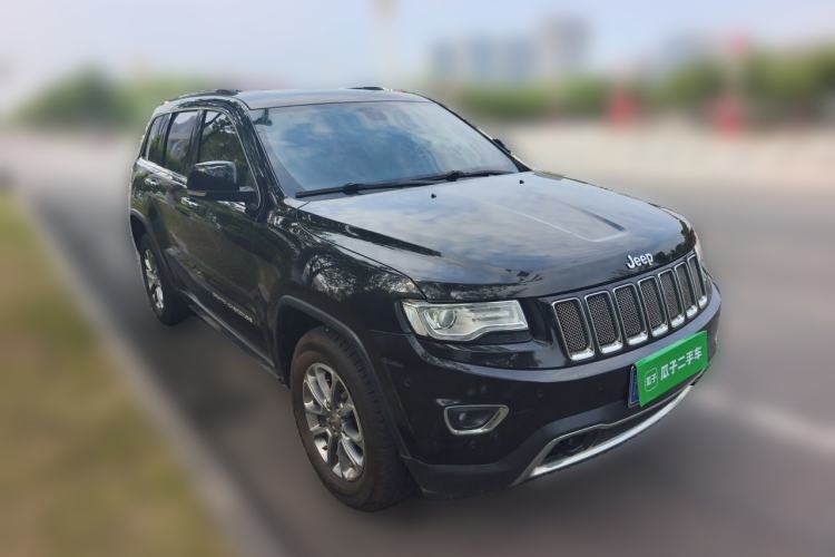 Used Jeep Grand Cherokee 2015 3.0L Comfort Navigation Edition Front Right 45 Deg