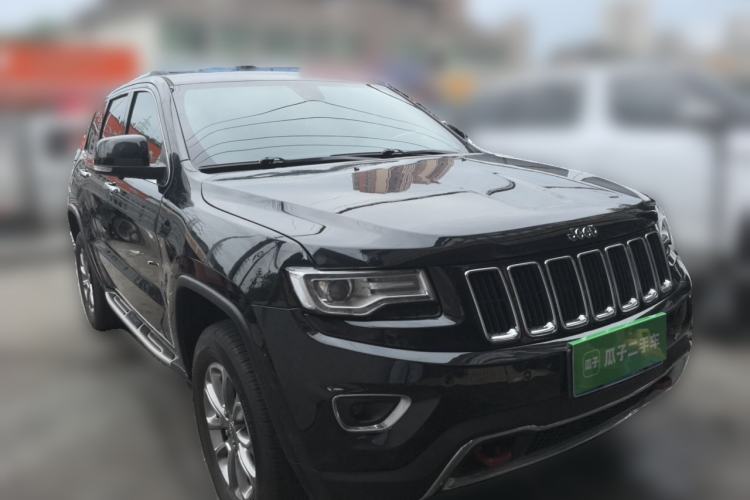 Used Jeep Grand Cherokee 2015 3.0TD Diesel Elite Navigation Edition Front Right 45 Deg